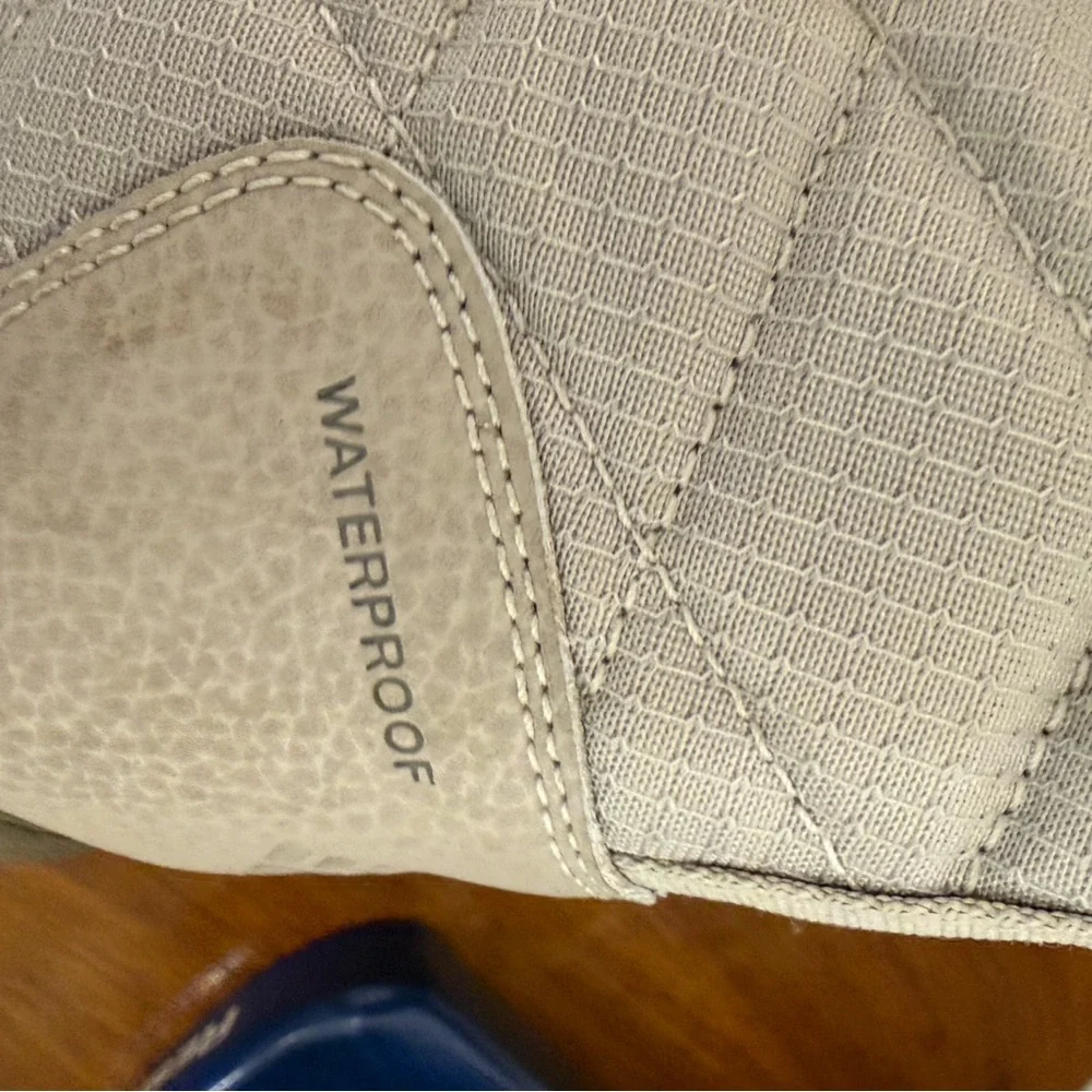Columbia Women's Light Gray Winter Boots - Picture 5 of 8
